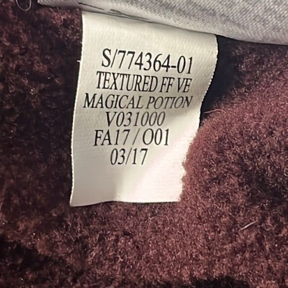 Old Navy Women’s Dark Red Zip Up Striped Puffer Vest with Pockets-Small - Picture 13 of 13